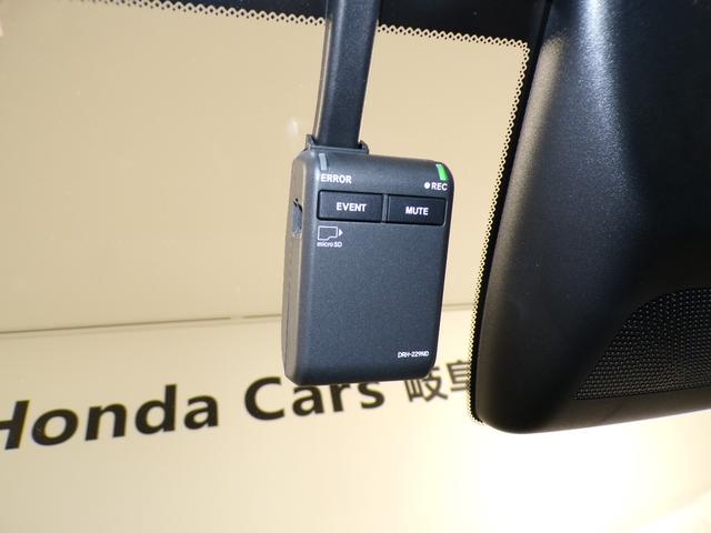 フィット ｅ：ＨＥＶクロスター　Ｂｌｕｅｔｏｏｔｈ接続ドラレコＥＴＣインターナビフルセグＴＶ純正アルミホイールスマートキー　ワンセグＴＶ　衝突回避システム　禁煙　１オーナー　フルオートエアコン　整備記録簿　前後センサー　ＬＥＤランプ（6枚目）