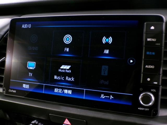 フィット ｅ：ＨＥＶクロスター　Ｂｌｕｅｔｏｏｔｈ接続ドラレコＥＴＣインターナビフルセグＴＶ純正アルミホイールスマートキー　ワンセグＴＶ　衝突回避システム　禁煙　１オーナー　フルオートエアコン　整備記録簿　前後センサー　ＬＥＤランプ（10枚目）