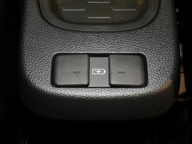 フィット ｅ：ＨＥＶクロスター　Ｂｌｕｅｔｏｏｔｈ接続ドラレコＥＴＣインターナビフルセグＴＶ純正アルミホイールスマートキー　ワンセグＴＶ　衝突回避システム　禁煙　１オーナー　フルオートエアコン　整備記録簿　前後センサー　ＬＥＤランプ（16枚目）