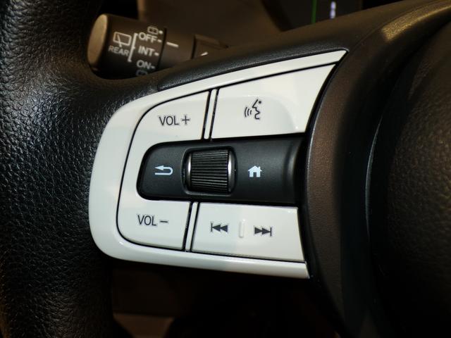 フィット ｅ：ＨＥＶクロスター　Ｂｌｕｅｔｏｏｔｈ接続ドラレコＥＴＣインターナビフルセグＴＶ純正アルミホイールスマートキー　ワンセグＴＶ　衝突回避システム　禁煙　１オーナー　フルオートエアコン　整備記録簿　前後センサー　ＬＥＤランプ（18枚目）