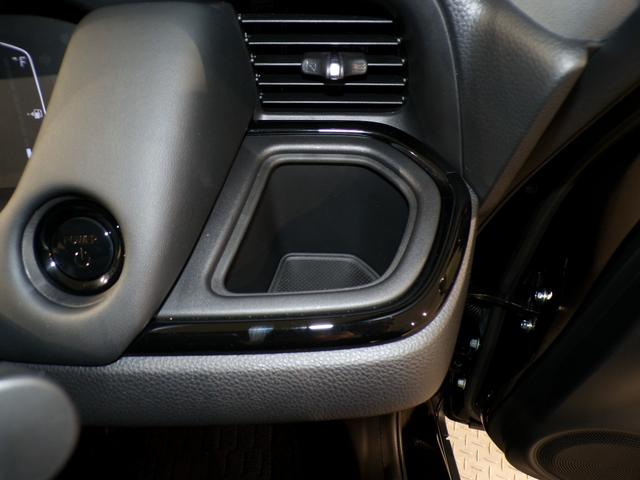 フィット ｅ：ＨＥＶクロスター　Ｂｌｕｅｔｏｏｔｈ接続ドラレコＥＴＣインターナビフルセグＴＶ純正アルミホイールスマートキー　ワンセグＴＶ　衝突回避システム　禁煙　１オーナー　フルオートエアコン　整備記録簿　前後センサー　ＬＥＤランプ（30枚目）