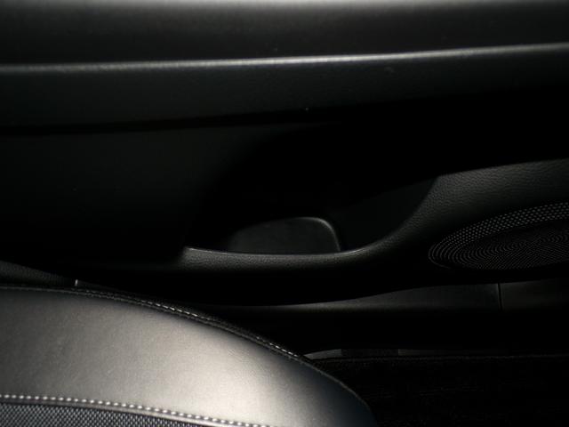 フィット ｅ：ＨＥＶクロスター　Ｂｌｕｅｔｏｏｔｈ接続ドラレコＥＴＣインターナビフルセグＴＶ純正アルミホイールスマートキー　ワンセグＴＶ　衝突回避システム　禁煙　１オーナー　フルオートエアコン　整備記録簿　前後センサー　ＬＥＤランプ（32枚目）