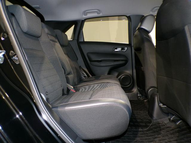 フィット ｅ：ＨＥＶクロスター　Ｂｌｕｅｔｏｏｔｈ接続ドラレコＥＴＣインターナビフルセグＴＶ純正アルミホイールスマートキー　ワンセグＴＶ　衝突回避システム　禁煙　１オーナー　フルオートエアコン　整備記録簿　前後センサー　ＬＥＤランプ（39枚目）