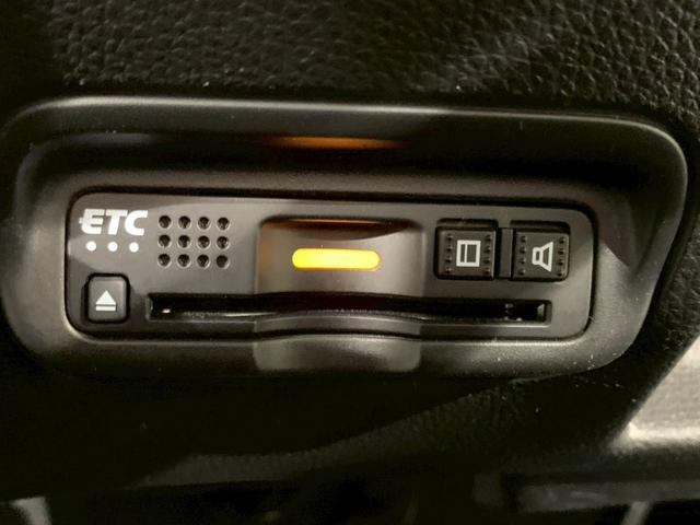 ヴェゼル ハイブリッドZ・ホンダセンシング ドラレコ メモリナビ フルセグTV 電動シート シートヒーター レーダーサポート パワ-シ-ト 1オーナ- DVD再生機能 整備記録簿 横滑り防止システム バックアイカメラ 盗難防止装置 スマ-トキ-(7枚目)