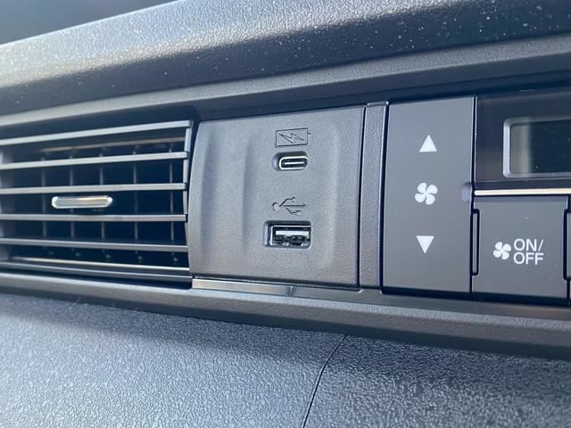 N-BOXカスタム ターボ 両側電動スライドドア シートヒーターフルセグTV イモビライザー 1オナ 禁煙 キーフリー Pセンサー ESC パワステ DVD再生 両席エアバック サイドエアバッグ ターボ車 スマキー ABS(12枚目)