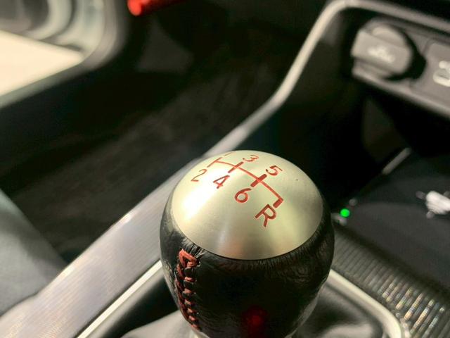 シビック RS MT BOSEサウンドシステム シートヒーター レブマッチシステム LEDヘッド 衝突被害軽減ブレーキ Bカメラ 禁煙車 ワンオーナー パワ-シ-ト フルセグTV スマートキー クルーズコントロール(5枚目)