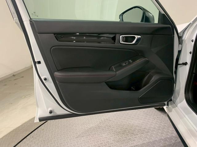 シビック RS MT BOSEサウンドシステム シートヒーター レブマッチシステム LEDヘッド 衝突被害軽減ブレーキ Bカメラ 禁煙車 ワンオーナー パワ-シ-ト フルセグTV スマートキー クルーズコントロール(29枚目)