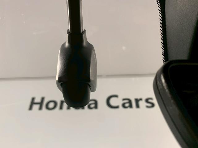 シビック ＥＸ　ＭＴ　シートヒーター　ＡＷ　ドラレコ　Ｒカメ　パーキングセンサー　衝突被害軽減ブレーキ　スマートキーシステム　１オーナー車　禁煙　ＬＥＤライト　地デジフルセグ　ナビＴＶ　シートＨ　オートエアコン（6枚目）