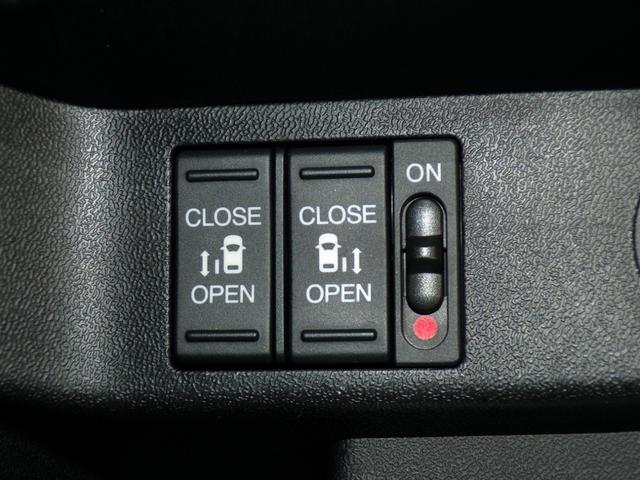 ステップワゴンスパーダ スパーダ・クールスピリットホンダセンシング r両側電動スライドドア シートヒーター ETC フルセグTV サイドエアバック スマートキ 左右電動スライドドア バックモニタ 地TV ナビ&TV 三列シート USB 助手席エアバッグ AAC ABS(6枚目)