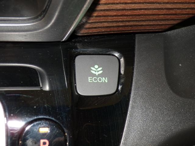 フリード+ハイブリッド ハイブリッド・クロスターホンダセンシング Bluetooth接続両側電動スライドドアドラレコETCインターナビフルセグTV純正アルミホイールスマートキー 禁煙 バックカメラ シートヒーター 地デジフルセグ 両側電動ドア サイドエアバッグ(13枚目)