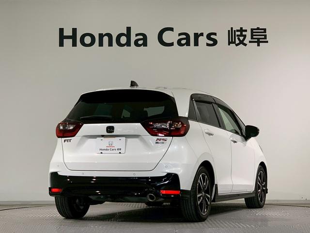 フィット ｅ：ＨＥＶＲＳ　当社デモカー　ドラレコ　フルセグＴＶ　ＡＷ　エアバッグ　ナビ＆ＴＶ　パワーウィンドウ　助手席エアバッグ　Ｄレコ　フルセグテレビ　ＬＥＤヘッドランプ　フルオートエアコン　ＥＴＣ装備　禁煙　スマートキ（2枚目）