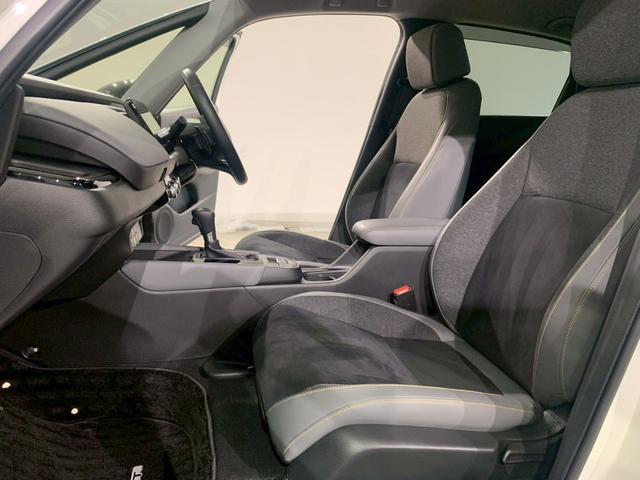 フィット ｅ：ＨＥＶＲＳ　当社デモカー　ドラレコ　フルセグＴＶ　ＡＷ　エアバッグ　ナビ＆ＴＶ　パワーウィンドウ　助手席エアバッグ　Ｄレコ　フルセグテレビ　ＬＥＤヘッドランプ　フルオートエアコン　ＥＴＣ装備　禁煙　スマートキ（20枚目）