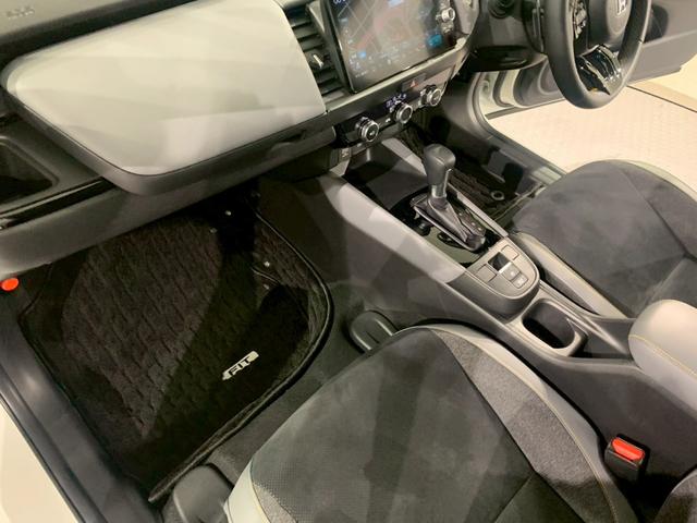 フィット ｅ：ＨＥＶＲＳ　当社デモカー　ドラレコ　フルセグＴＶ　ＡＷ　エアバッグ　ナビ＆ＴＶ　パワーウィンドウ　助手席エアバッグ　Ｄレコ　フルセグテレビ　ＬＥＤヘッドランプ　フルオートエアコン　ＥＴＣ装備　禁煙　スマートキ（21枚目）