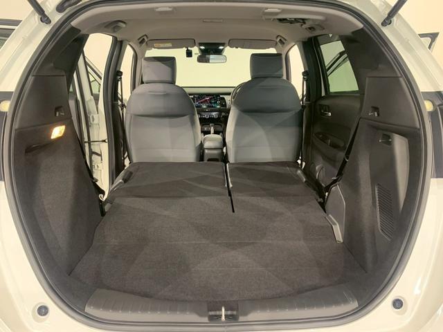 フィット ｅ：ＨＥＶＲＳ　当社デモカー　ドラレコ　フルセグＴＶ　ＡＷ　エアバッグ　ナビ＆ＴＶ　パワーウィンドウ　助手席エアバッグ　Ｄレコ　フルセグテレビ　ＬＥＤヘッドランプ　フルオートエアコン　ＥＴＣ装備　禁煙　スマートキ（25枚目）