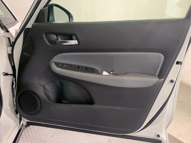 フィット ｅ：ＨＥＶＲＳ　当社デモカー　ドラレコ　フルセグＴＶ　ＡＷ　エアバッグ　ナビ＆ＴＶ　パワーウィンドウ　助手席エアバッグ　Ｄレコ　フルセグテレビ　ＬＥＤヘッドランプ　フルオートエアコン　ＥＴＣ装備　禁煙　スマートキ（28枚目）