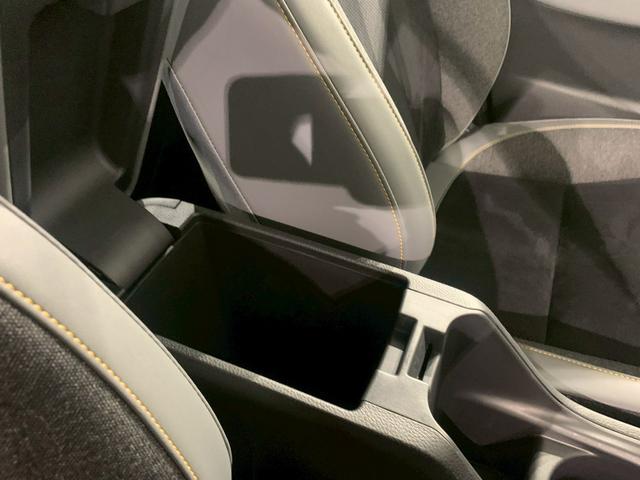 フィット ｅ：ＨＥＶＲＳ　当社デモカー　ドラレコ　フルセグＴＶ　ＡＷ　エアバッグ　ナビ＆ＴＶ　パワーウィンドウ　助手席エアバッグ　Ｄレコ　フルセグテレビ　ＬＥＤヘッドランプ　フルオートエアコン　ＥＴＣ装備　禁煙　スマートキ（35枚目）