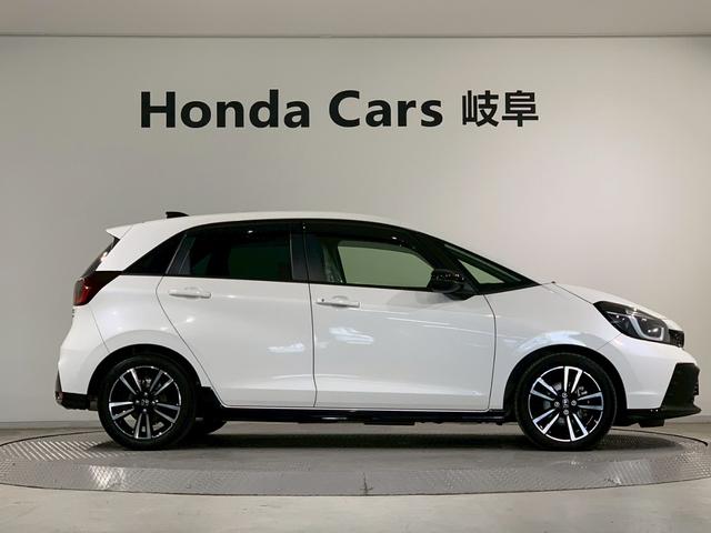 フィット ｅ：ＨＥＶＲＳ　当社デモカー　ドラレコ　フルセグＴＶ　ＡＷ　エアバッグ　ナビ＆ＴＶ　パワーウィンドウ　助手席エアバッグ　Ｄレコ　フルセグテレビ　ＬＥＤヘッドランプ　フルオートエアコン　ＥＴＣ装備　禁煙　スマートキ（40枚目）