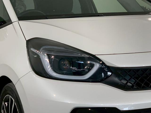 フィット ｅ：ＨＥＶＲＳ　当社デモカー　ドラレコ　フルセグＴＶ　ＡＷ　エアバッグ　ナビ＆ＴＶ　パワーウィンドウ　助手席エアバッグ　Ｄレコ　フルセグテレビ　ＬＥＤヘッドランプ　フルオートエアコン　ＥＴＣ装備　禁煙　スマートキ（43枚目）