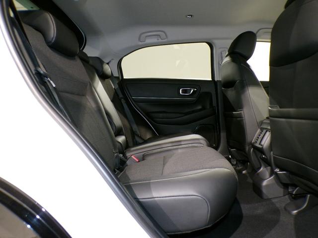 ヴェゼル ｅ：ＨＥＶＺ　Ｂｌｕｅｔｏｏｔｈ接続電動リアゲートシートヒーターワイヤレス充電器ドラレコＥＴＣ純正アルミホイールスマートキー　衝突回避支援ブレーキ機能　１オナ　スマキ　Ｐトランク　フルオートエアコン　Ｄレコ　Ｒカメ（38枚目）