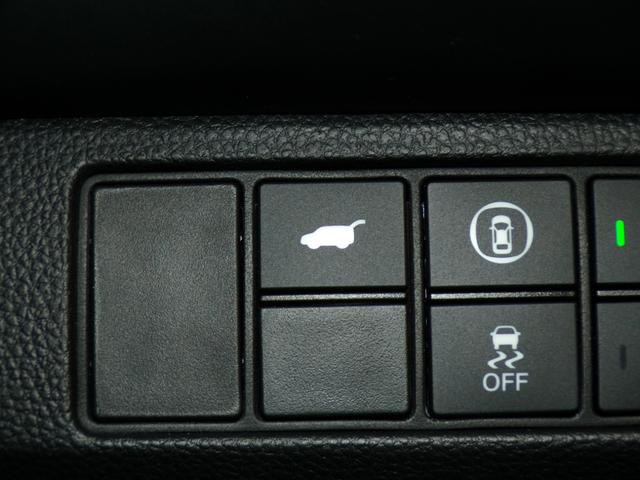 ヴェゼル ｅ：ＨＥＶＺ　Ｂｌｕｅｔｏｏｔｈ接続電動リアゲートシートヒーターＥＴＣインターナビフルセグＴＶ純正アルミホイールスマートキー　衝突回避支援ブレーキ機能　１オナ　スマキ　Ｐトランク　フルオートエアコン　エアバッグ（6枚目）