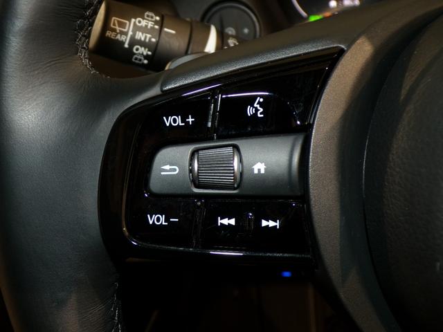 ヴェゼル ｅ：ＨＥＶＺ　Ｂｌｕｅｔｏｏｔｈ接続電動リアゲートシートヒーターＥＴＣインターナビフルセグＴＶ純正アルミホイールスマートキー　衝突回避支援ブレーキ機能　１オナ　スマキ　Ｐトランク　フルオートエアコン　エアバッグ（18枚目）