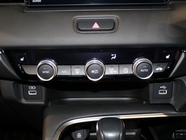 ヴェゼル ｅ：ＨＥＶＺ　Ｂｌｕｅｔｏｏｔｈ接続電動リアゲートシートヒーターＥＴＣインターナビフルセグＴＶ純正アルミホイールスマートキー　衝突回避支援ブレーキ機能　１オナ　スマキ　Ｐトランク　フルオートエアコン　エアバッグ（20枚目）