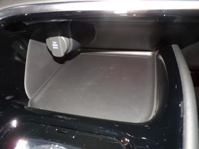 ヴェゼル ｅ：ＨＥＶＺ　Ｂｌｕｅｔｏｏｔｈ接続電動リアゲートシートヒーターＥＴＣインターナビフルセグＴＶ純正アルミホイールスマートキー　衝突回避支援ブレーキ機能　１オナ　スマキ　Ｐトランク　フルオートエアコン　エアバッグ（26枚目）