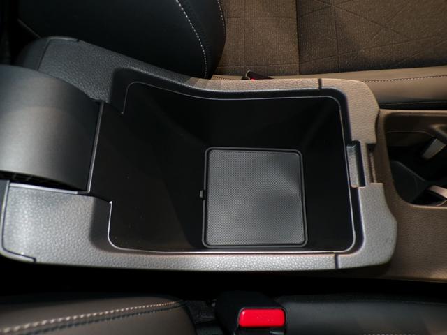 ヴェゼル ｅ：ＨＥＶＺ　Ｂｌｕｅｔｏｏｔｈ接続電動リアゲートシートヒーターＥＴＣインターナビフルセグＴＶ純正アルミホイールスマートキー　衝突回避支援ブレーキ機能　１オナ　スマキ　Ｐトランク　フルオートエアコン　エアバッグ（28枚目）