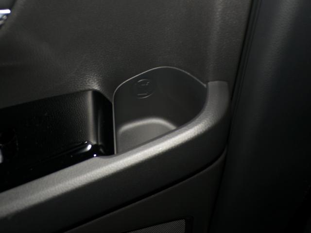 ヴェゼル ｅ：ＨＥＶＺ　Ｂｌｕｅｔｏｏｔｈ接続電動リアゲートシートヒーターＥＴＣインターナビフルセグＴＶ純正アルミホイールスマートキー　衝突回避支援ブレーキ機能　１オナ　スマキ　Ｐトランク　フルオートエアコン　エアバッグ（31枚目）