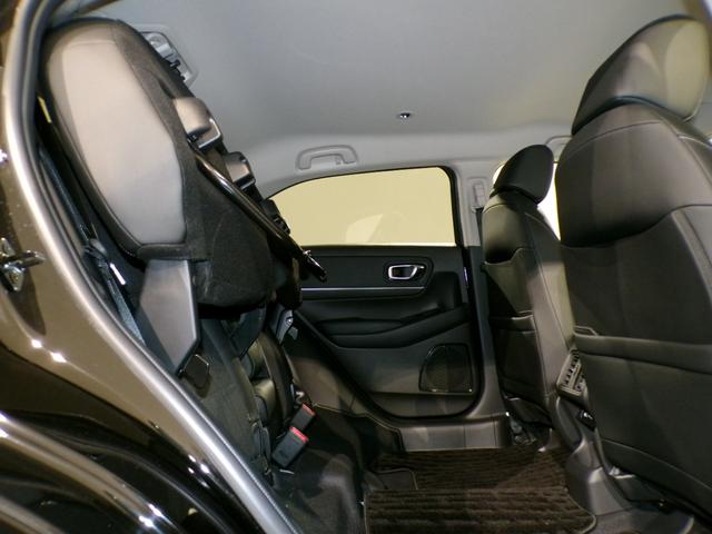 ヴェゼル ｅ：ＨＥＶＺ　Ｂｌｕｅｔｏｏｔｈ接続電動リアゲートシートヒーターＥＴＣインターナビフルセグＴＶ純正アルミホイールスマートキー　衝突回避支援ブレーキ機能　１オナ　スマキ　Ｐトランク　フルオートエアコン　エアバッグ（42枚目）