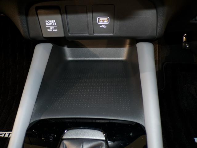 フィット ｅ：ＨＥＶＲＳ　Ｂｌｕｅｔｏｏｔｈ接続ドラレコＥＴＣインターナビフルセグＴＶ純正アルミホイールスマートキー　エアバッグ　ナビ＆ＴＶ　パワーウィンドウ　助手席エアバッグ　Ｄレコ　フルセグテレビ　ＬＥＤヘッドランプ　禁煙（25枚目）