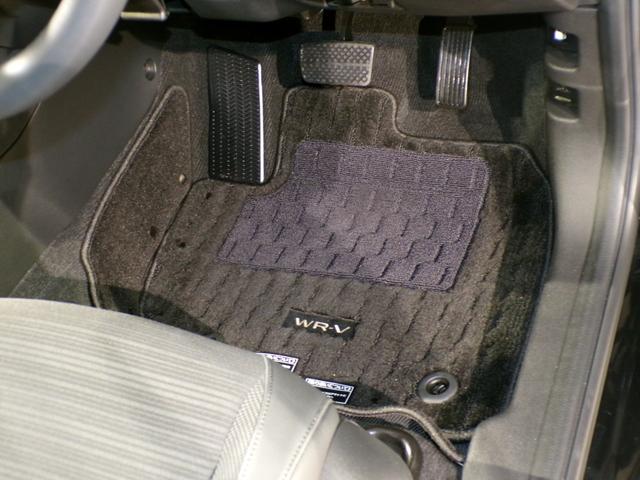 ＷＲ－Ｖ Ｚ＋ブラックスタイル　Ｂｌｕｅｔｏｏｔｈ接続ドラレコＥＴＣインターナビフルセグＴＶ純正アルミホイールスマートキー　オートクルーズコントロール　ＬＥＤヘッドランプ　盗難防止システム　衝突被害軽減システム　ＵＳＢ　リアカメラ（28枚目）