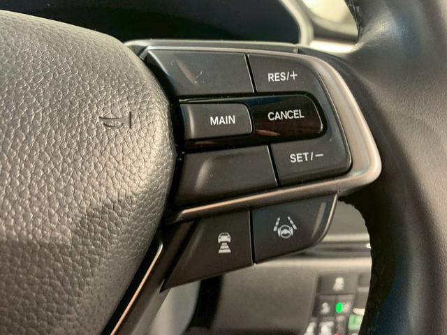 オデッセイハイブリッド ｅ：ＨＥＶアブソルート　フルセグＴＶ　ＡＷ　両側電動スライドドア　メモリナビ　サイドカーテンエアバック　衝突被害軽減ブレーキ　ＬＥＤヘッドランプ　記録簿　クリアランスソナー　両電動ドア　禁煙　ＤＶＤ　バックカメラ　３列シート（5枚目）