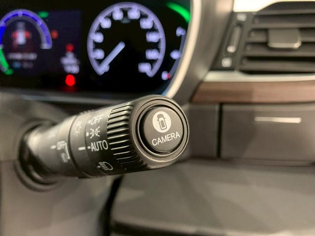 オデッセイハイブリッド ｅ：ＨＥＶアブソルート　フルセグＴＶ　ＡＷ　両側電動スライドドア　メモリナビ　サイドカーテンエアバック　衝突被害軽減ブレーキ　ＬＥＤヘッドランプ　記録簿　クリアランスソナー　両電動ドア　禁煙　ＤＶＤ　バックカメラ　３列シート（6枚目）