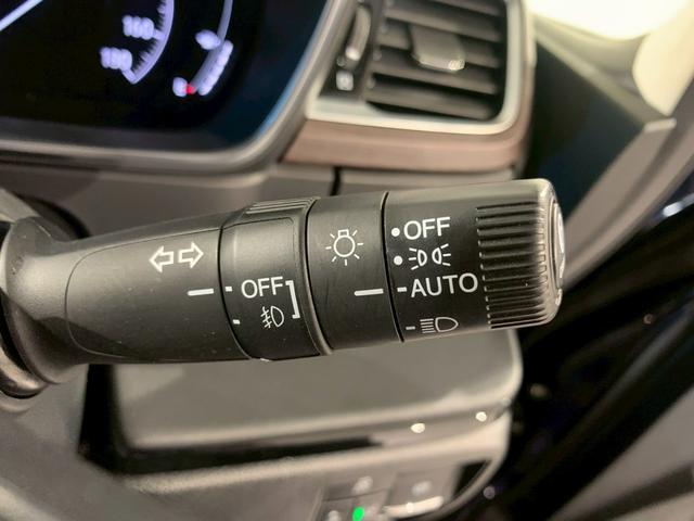 オデッセイハイブリッド ｅ：ＨＥＶアブソルート　フルセグＴＶ　ＡＷ　両側電動スライドドア　メモリナビ　サイドカーテンエアバック　衝突被害軽減ブレーキ　ＬＥＤヘッドランプ　記録簿　クリアランスソナー　両電動ドア　禁煙　ＤＶＤ　バックカメラ　３列シート（17枚目）