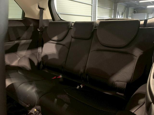 オデッセイハイブリッド ｅ：ＨＥＶアブソルート　フルセグＴＶ　ＡＷ　両側電動スライドドア　メモリナビ　サイドカーテンエアバック　衝突被害軽減ブレーキ　ＬＥＤヘッドランプ　記録簿　クリアランスソナー　両電動ドア　禁煙　ＤＶＤ　バックカメラ　３列シート（26枚目）