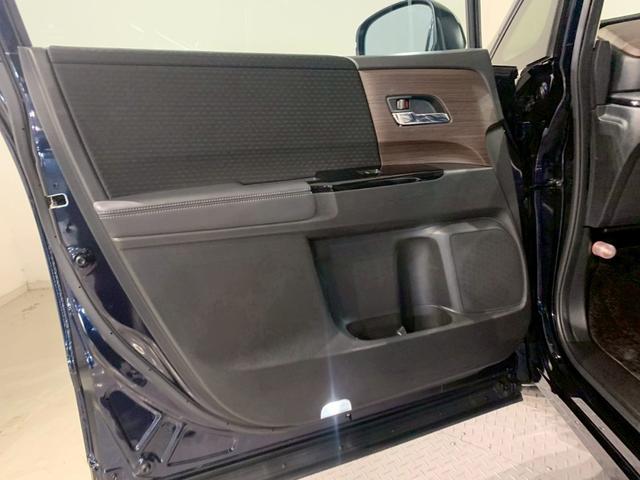 オデッセイハイブリッド ｅ：ＨＥＶアブソルート　フルセグＴＶ　ＡＷ　両側電動スライドドア　メモリナビ　サイドカーテンエアバック　衝突被害軽減ブレーキ　ＬＥＤヘッドランプ　記録簿　クリアランスソナー　両電動ドア　禁煙　ＤＶＤ　バックカメラ　３列シート（29枚目）