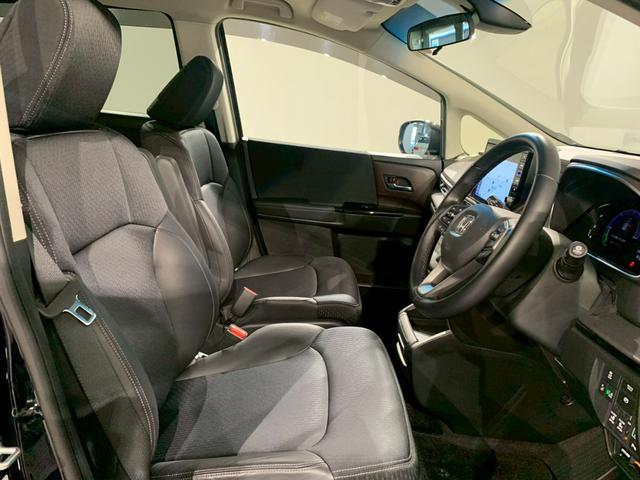 オデッセイハイブリッド ｅ：ＨＥＶアブソルート　フルセグＴＶ　ＡＷ　両側電動スライドドア　メモリナビ　サイドカーテンエアバック　衝突被害軽減ブレーキ　ＬＥＤヘッドランプ　記録簿　クリアランスソナー　両電動ドア　禁煙　ＤＶＤ　バックカメラ　３列シート（32枚目）