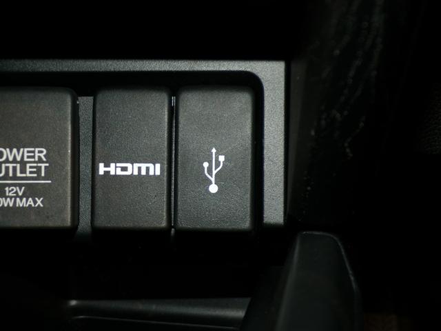 ＵＳＢポートも装備されています、スマートフォンの充電やオーディオに連携も可能です、今や欠かせない装備の一つです！