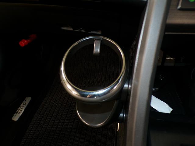 助手席の手の届きやすい位置にドリンクホルダーがあります。