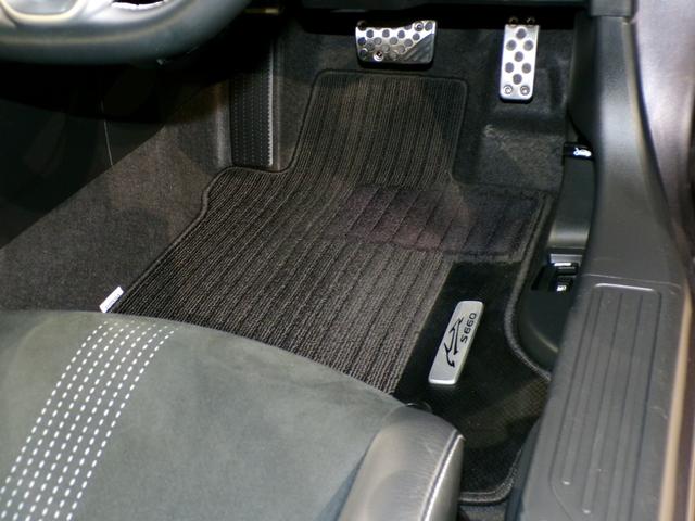 フロアマット装着しています。