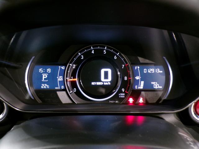 見やすいメーター回りで、運転に集中することができます！