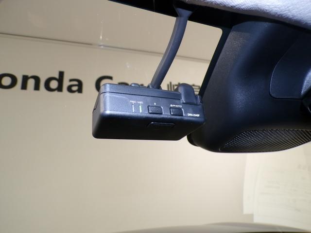 ヴェゼル ｅ：ＨＥＶＺ　Ｂｌｕｅｔｏｏｔｈ接続電動リアゲートシートヒーターワイヤレス充電器ドラレコＥＴＣインターナビフルセグＴＶ純正アルミホイールスマートキー　衝突回避支援ブレーキ機能　１オナ　スマキ　Ｐトランク　Ｄレコ（6枚目）