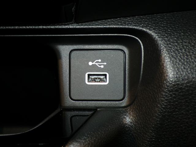 ヴェゼル ｅ：ＨＥＶＺ　Ｂｌｕｅｔｏｏｔｈ接続電動リアゲートシートヒーターワイヤレス充電器ドラレコＥＴＣインターナビフルセグＴＶ純正アルミホイールスマートキー　衝突回避支援ブレーキ機能　１オナ　スマキ　Ｐトランク　Ｄレコ（17枚目）