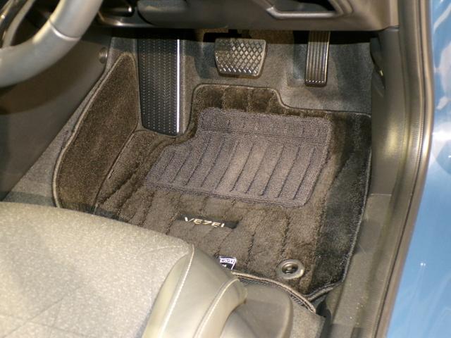 ヴェゼル ｅ：ＨＥＶＺ　Ｂｌｕｅｔｏｏｔｈ接続電動リアゲートシートヒーターワイヤレス充電器ドラレコＥＴＣインターナビフルセグＴＶ純正アルミホイールスマートキー　衝突回避支援ブレーキ機能　１オナ　スマキ　Ｐトランク　Ｄレコ（34枚目）