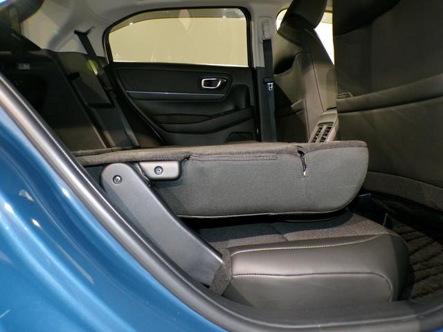 ヴェゼル ｅ：ＨＥＶＺ　Ｂｌｕｅｔｏｏｔｈ接続電動リアゲートシートヒーターワイヤレス充電器ドラレコＥＴＣインターナビフルセグＴＶ純正アルミホイールスマートキー　衝突回避支援ブレーキ機能　１オナ　スマキ　Ｐトランク　Ｄレコ（44枚目）