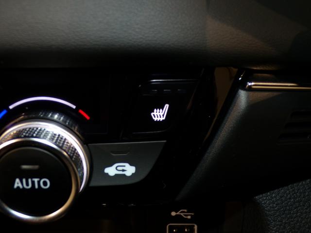 ヴェゼル ｅ：ＨＥＶＺ　Ｂｌｕｅｔｏｏｔｈ接続電動リアゲートシートヒーターワイヤレス充電器ドラレコＥＴＣインターナビフルセグＴＶ純正アルミホイールスマートキー　衝突回避支援ブレーキ機能　１オナ　スマキ　Ｐトランク　Ｄレコ（14枚目）