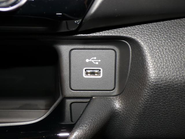 ヴェゼル ｅ：ＨＥＶＺ　Ｂｌｕｅｔｏｏｔｈ接続電動リアゲートシートヒーターワイヤレス充電器ドラレコＥＴＣインターナビフルセグＴＶ純正アルミホイールスマートキー　衝突回避支援ブレーキ機能　１オナ　スマキ　Ｐトランク　Ｄレコ（17枚目）