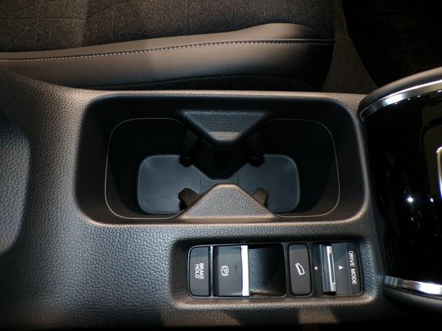 ヴェゼル ｅ：ＨＥＶＺ　Ｂｌｕｅｔｏｏｔｈ接続電動リアゲートシートヒーターワイヤレス充電器ドラレコＥＴＣインターナビフルセグＴＶ純正アルミホイールスマートキー　衝突回避支援ブレーキ機能　１オナ　スマキ　Ｐトランク　Ｄレコ（31枚目）