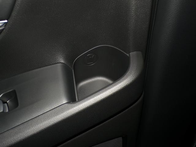 ヴェゼル ｅ：ＨＥＶＺ　Ｂｌｕｅｔｏｏｔｈ接続電動リアゲートシートヒーターワイヤレス充電器ドラレコＥＴＣインターナビフルセグＴＶ純正アルミホイールスマートキー　衝突回避支援ブレーキ機能　１オナ　スマキ　Ｐトランク　Ｄレコ（32枚目）